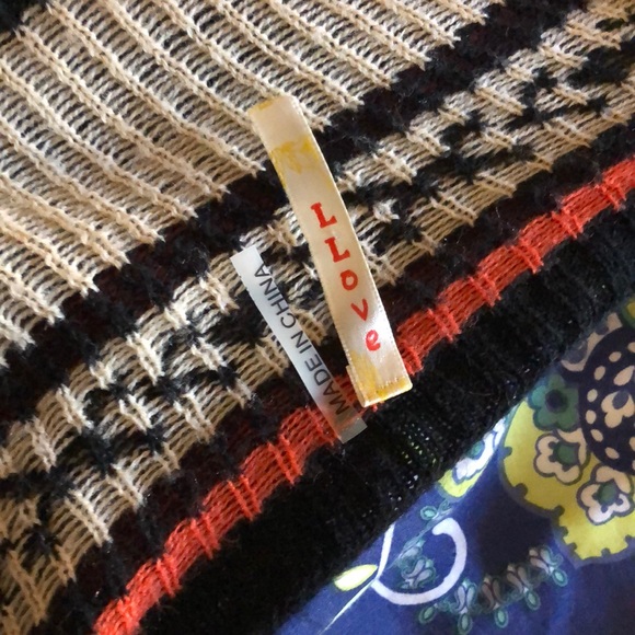 Dark Blue Cardigan w/ Tribal Design - M/L - Picture 5 of 5